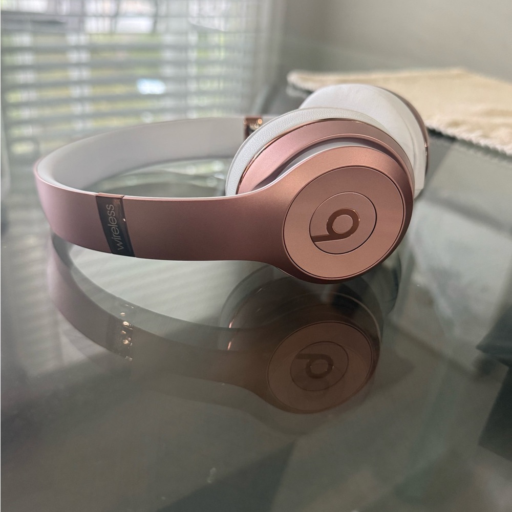 Beats by Dre Solo3 Wireless On-Ear Headphones - Pink - Picture 6 of 7